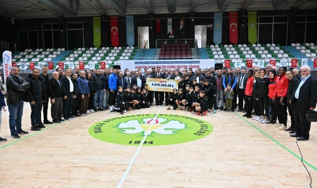 Manisa Büyükşehir Belediyesi sporun geleceğine yatırım yapıyor