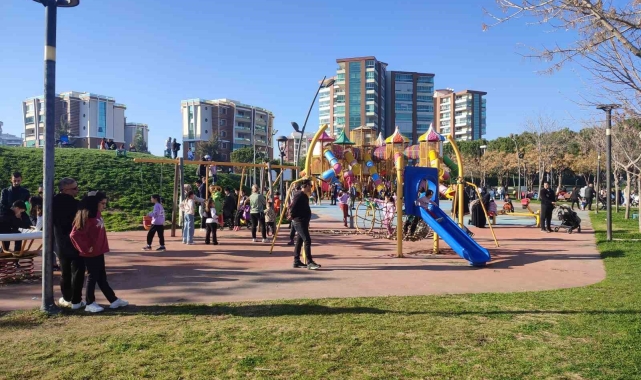 Manisalılar yazdan kalma günün tadını çıkardı