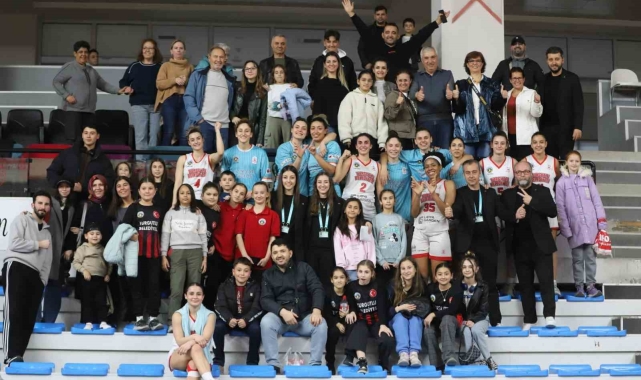Manisa'nın tek kadın basketbol takımı, evinde yenilmiyor