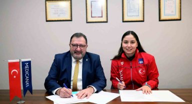 Medicana İzmir Hastanesi, başarılı yüzücü Bengisu Avcı'nın sağlık sponsoru oldu