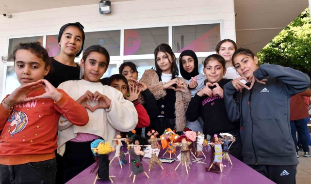 Mersin'de çocuklar 'Değişim için Birlikte' projesi kapsamında atölye çalışmasına katıldı