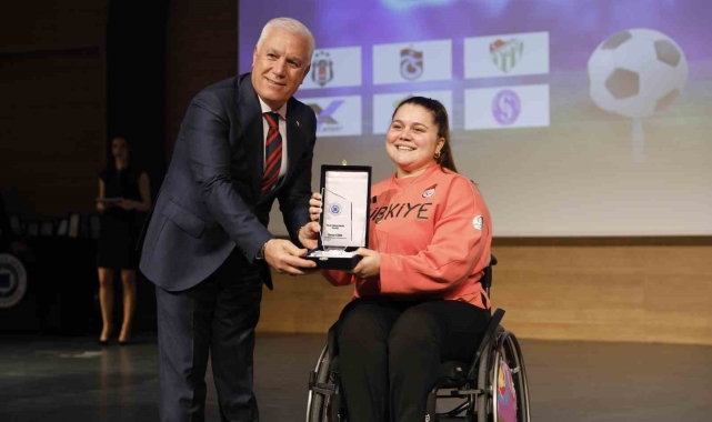 Milli okçu Öznur Cüre Girdi, 'Yılın Paralimpik Kadın Sporcusu' seçildi