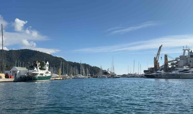 Milyonluk motor yatlar, yük gemileri ile Marmaris'e getirildi