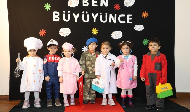 Miniklerden hayallerindeki mesleklerin kıyafetlerini giydi