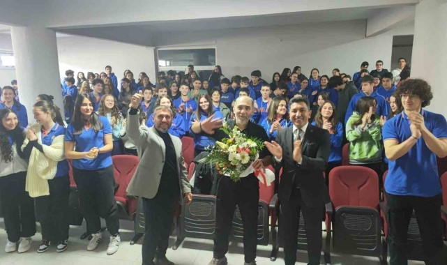 Muğla Gazi Anadolu Lisesi&#039;nde &quot;İnsana Yolculuk&quot; söyleşisi düzenlendi