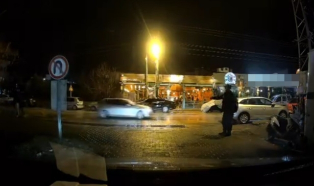 Muğla'da gülümseten yol verme anı araç kamerasına yansıdı