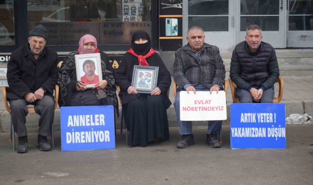 Muş'ta ailelerin evlat nöbeti devam ediyor