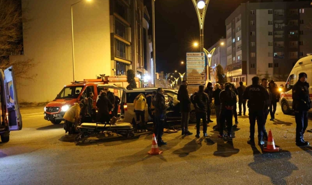 Nevşehir'de otomobil ile hafif ticari araç çarpıştı: 9 yaralı