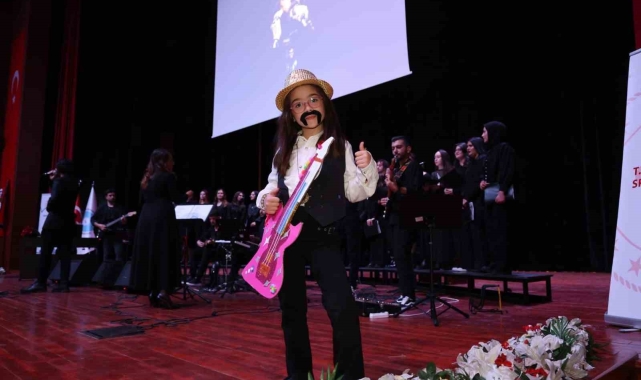 Niğde'de Barış Manço Anma Konserine büyük ilgi
