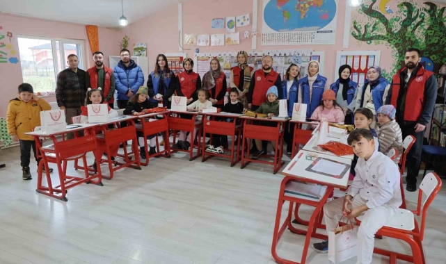 Öğrenciler kendi elleriyle ördü