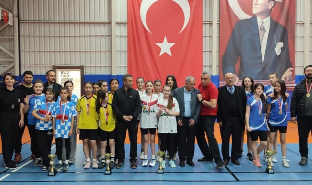 Okul sporları badminton yıldız kızlar maçları sona erdi