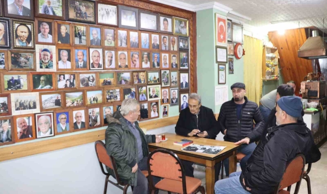 Ölen yakınlarıyla bu çay ocağında bir araya geliyorlar