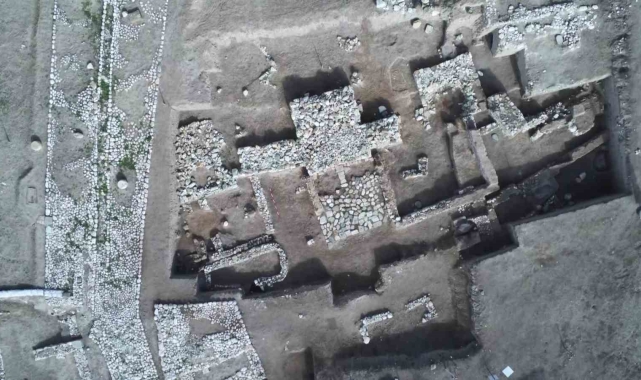 Oluz Höyük'te keşfedilen tarihi tapınakların inşasında kullanılan gizemli taşlar araştırılıyor
