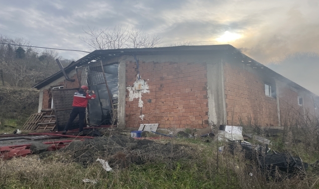 Ordu'da çıkan yangın iş yeri ile depoda hasara neden oldu