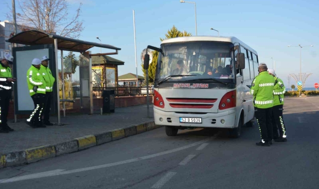 Ordu'da ayakta yolcu taşıyan dolmuş sürücüleri denetlendi