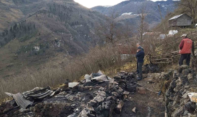 Ordu'da yangında ahşap ev küle döndü