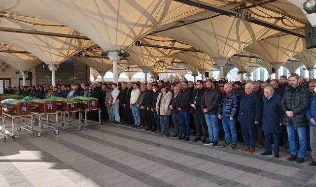 Otomobil çarpması sonucu vefat eden motokurye son yolculuğuna uğurlandı