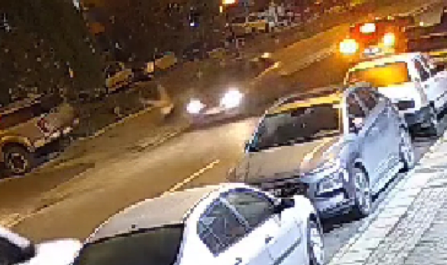 Otomobilin 6 yaşındaki çocuğa çarptığı anlar kameraya yansıdı