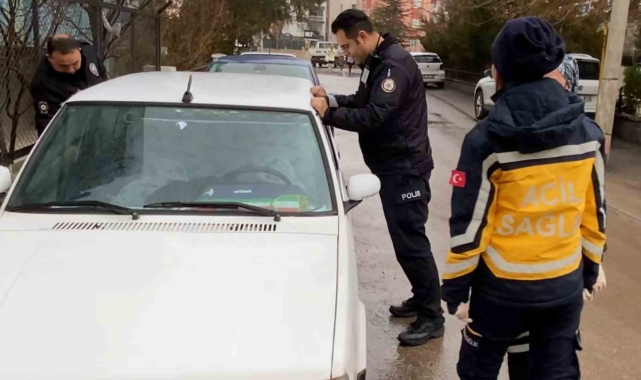 Öyle derin uyumuş ki polis sallayarak uyandırdı