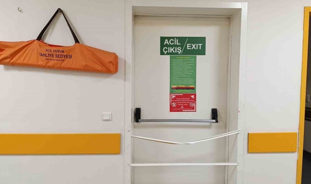 Rize'deki hastanede acil çıkışa 'sigara engeli'