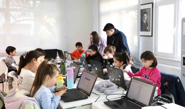 Robotik kodlama ile çocuklar geleceğe hazırlanıyor