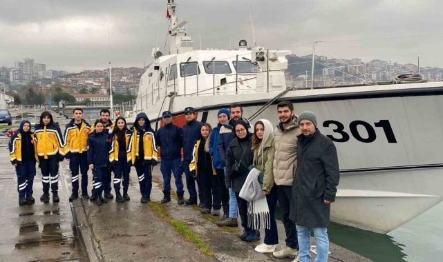 Sahil Güvenlik Komutanlığı, tıbbi tahliye eğitimi faaliyetlerini sürdürüyor