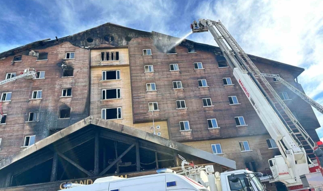 Sakarya itfaiyesi Kartalkaya'da yangına desteğe katıldı