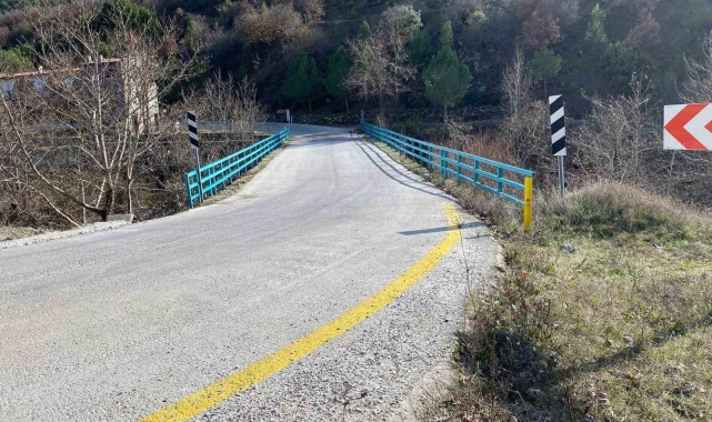 Salihli ve Alaşehir'de köprü korkulukları yenilendi