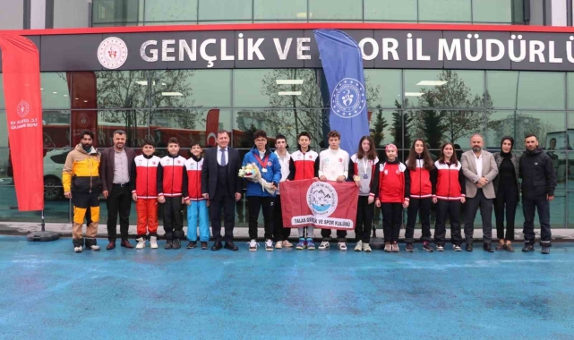 Şampiyon sporcuya coşkulu karşılama