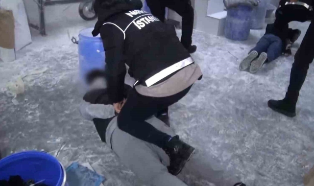 Sanayi "marangoz atölyesi" görüntüsünde uyuşturucu imalathanesi