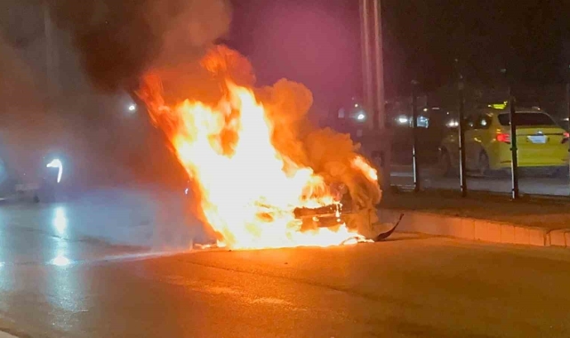 Sanayiden yeni çıkan araba alev alev yandı