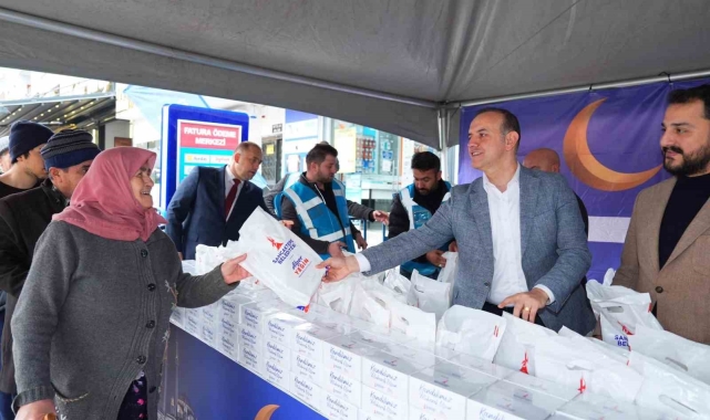 Sancaktepe Belediyesi'nden vatandaşlara kandil simidi ikramı