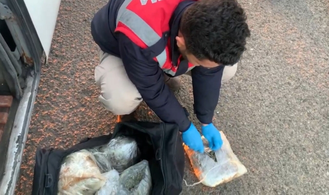 Şanlıurfa&#039;da yolcu otobüsünde uyuşturucu ele geçirildi