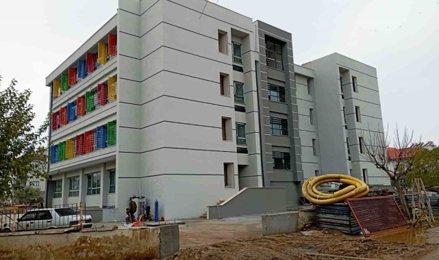 Sarıgöl'de iki okul daha tamamlandı