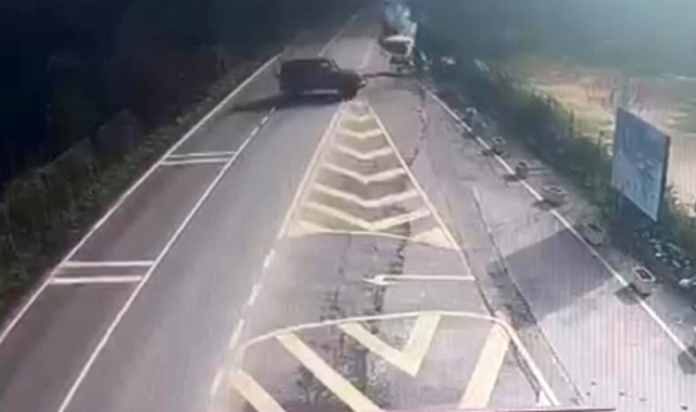 Sarıyer'de İranlı iş adamının ciple seyyar satıcıya çarpıp, mesire alanına uçtuğu anlar kamerada