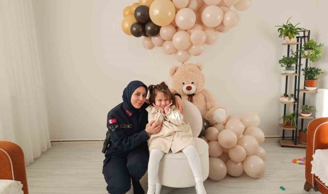 Şehit kızı Asya'ya Jandarma'dan duygulandıran sürpriz
