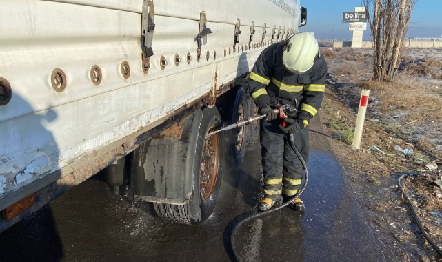 Seyir halindeki tırda yangın paniği