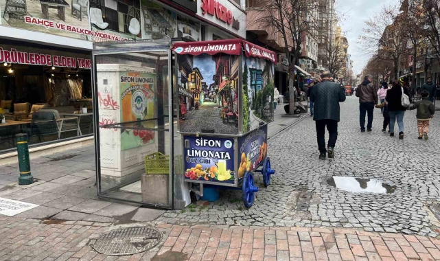 Seyyar esnaf soğuk havadan dolayı kepenk kapattı