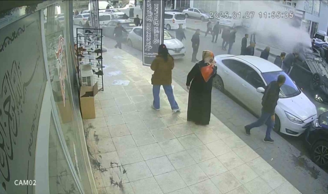 Siirt'te bir otomobil park halindeki başka otomobile çarparak takla attı