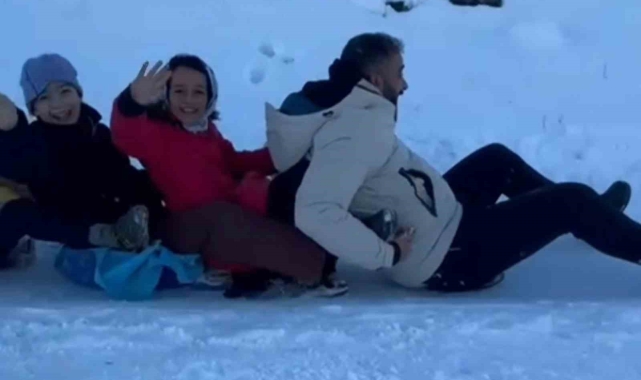Siirt'te öğrenci ve öğretmenlerin kar keyfi