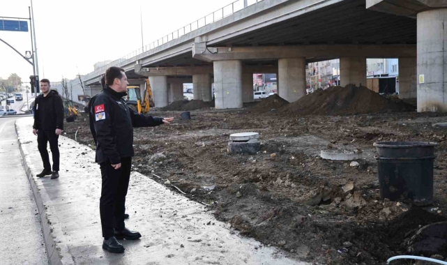 Silivri'de E-5 kenarında peyzaj yenileniyor