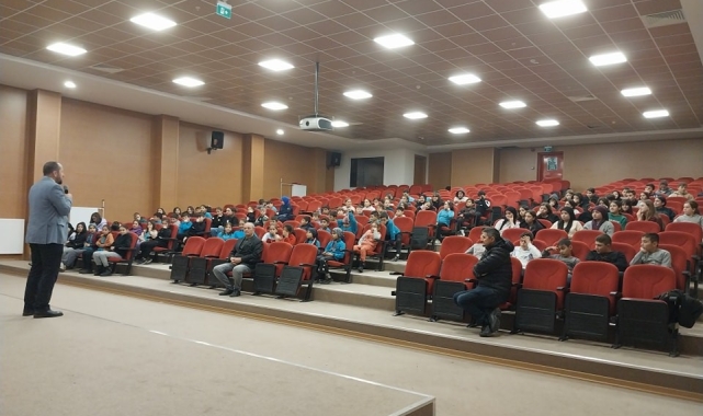 Simav İlçe Müftüsü Hasan Serçe'den öğrencilere seminer