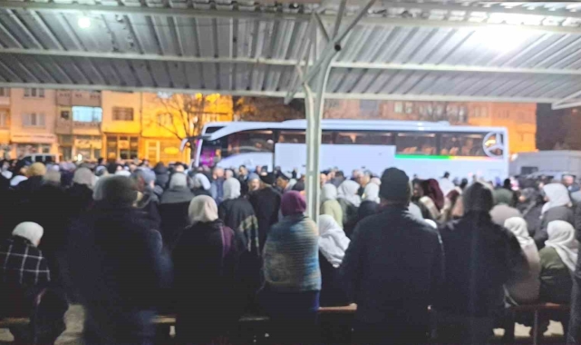 Simav'da 34 kişilik umre kafilesi kutsal topraklara dualarla uğurlandı
