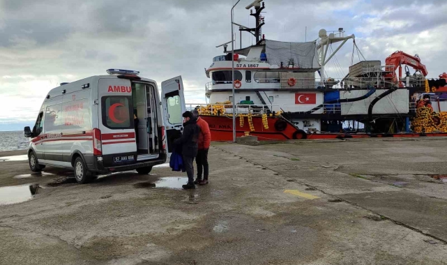 Sinop açıklarında gemide düşen balıkçı yaralandı
