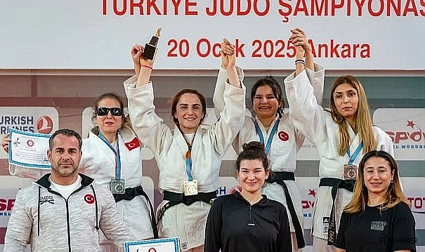Sinoplu sporculardan gururlandıran başarı