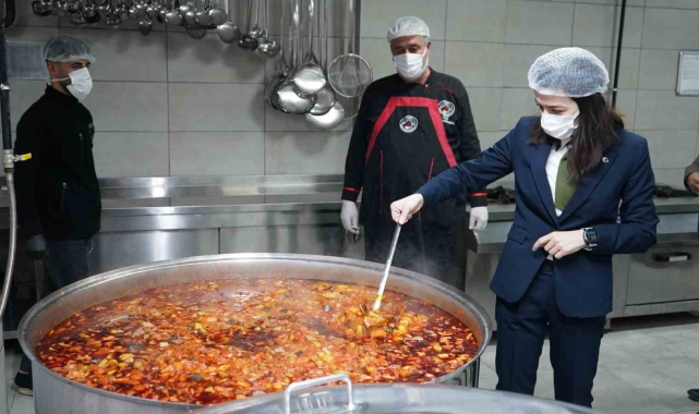 Şırnak'ta bin vatandaşa her gün 3 çeşit yemek dağıtılıyor