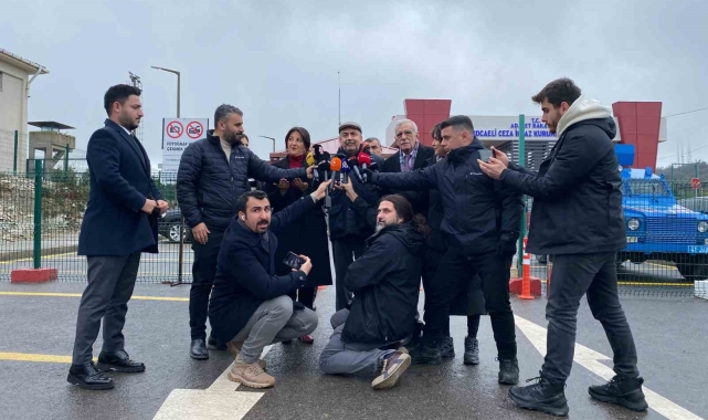 Sırrı Süreyya Önder: "Çok spekülatif tartışmalar oluyor, silah kadar zarar veren bir dil bu"