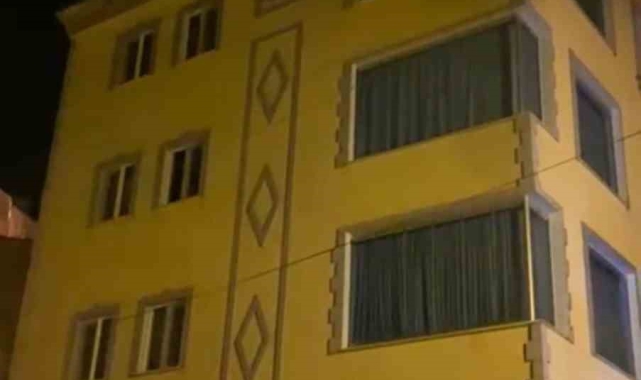 Sivas'ta çatı da çıkan yangın paniğe neden oldu