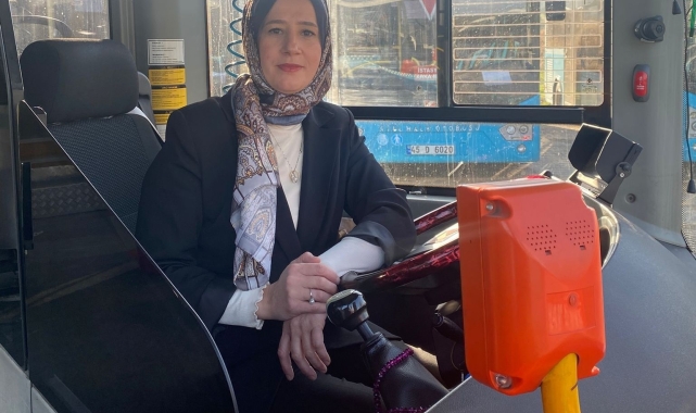 Soma'nın ilk kadın halk otobüsü şoförü görevine başladı