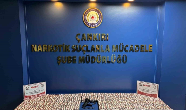 Şüphe üzerine durdurulan araçta binlerce uyuşturucu madde ele geçirildi: 3 tutuklama